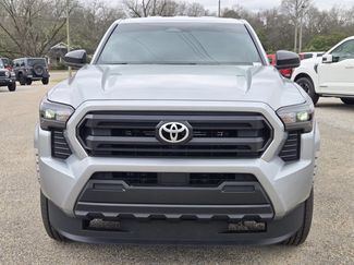 Used 2025 Toyota Tacoma SR video 2