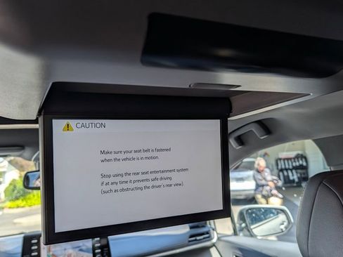 Used 2023 Toyota Sienna XLE Woodland Edition image 20