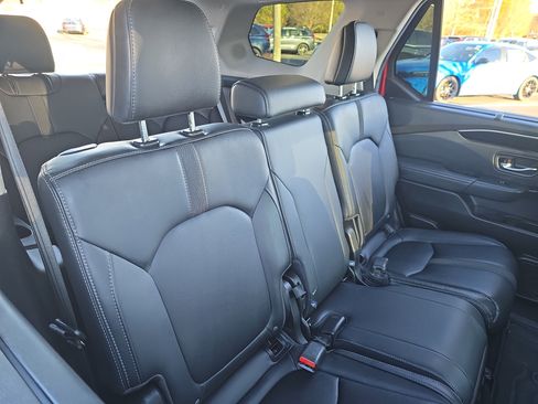 Used 2024 Honda Pilot Touring image 12