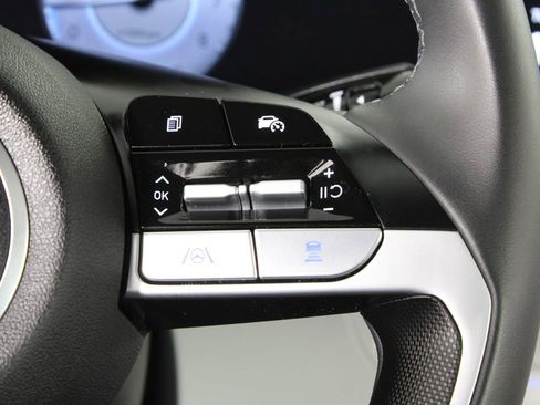 Certified 2025 Hyundai Elantra Limited image 27