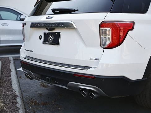 Used 2020 Ford Explorer Platinum w/ Premium Technology Package image 9