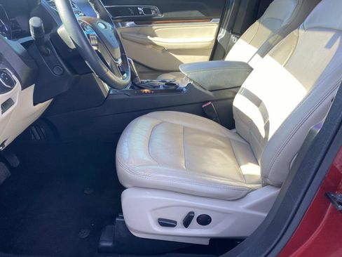 Used 2019 Ford Explorer Limited w/ Ford Safe & Smart Package image 20