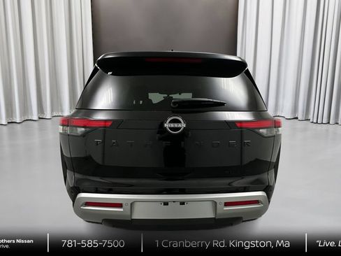 Certified 2024 Nissan Pathfinder SL w/ Black Appearance Package AWD/4WD image 6