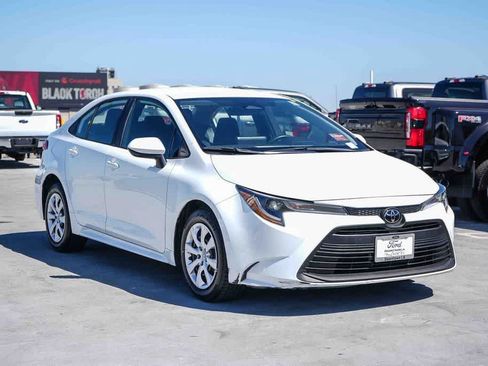 Used 2024 Toyota Corolla LE FWD image 3