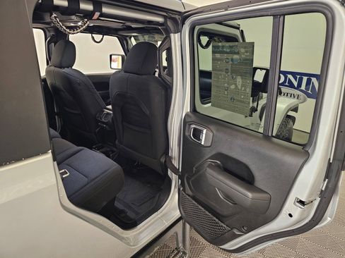 Used 2022 Jeep Gladiator Sport AWD/4WD image 23