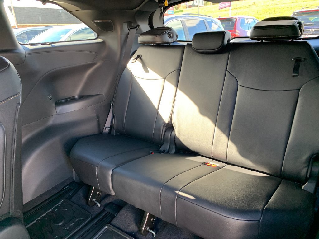 New 2026 Toyota Sienna XLE Woodland Edition AWD/4WD image 17
