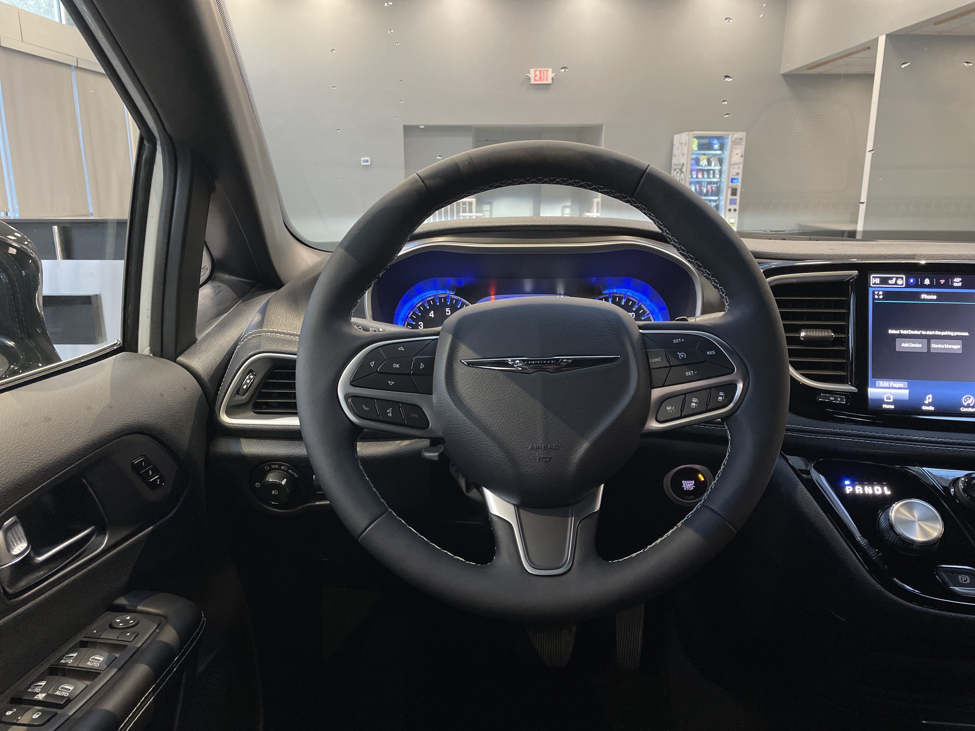 Used 2026 Chrysler Pacifica Select FWD image 18