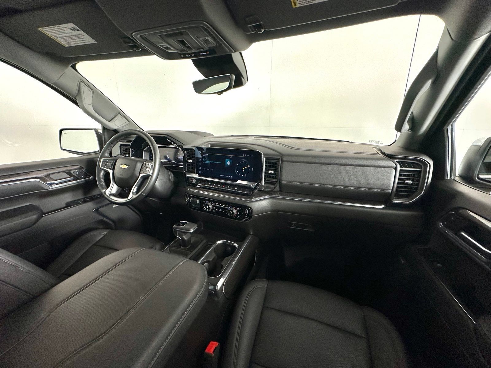 Used 2023 Chevrolet Silverado 1500 LTZ w/ Technology Package AWD/4WD image 2
