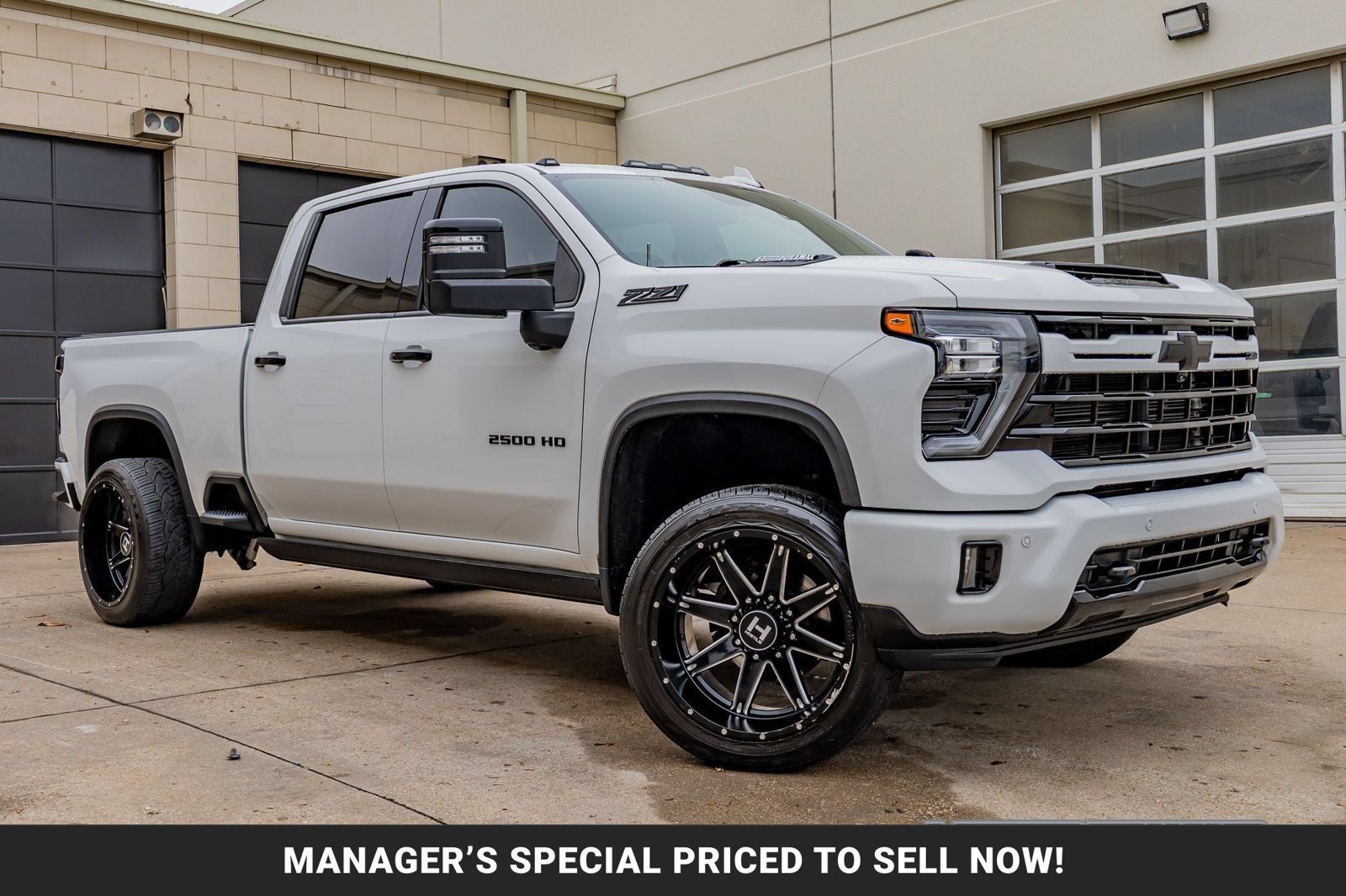 Used 2024 Chevrolet Silverado 2500 LTZ w/ LTZ Plus Package AWD/4WD image 1
