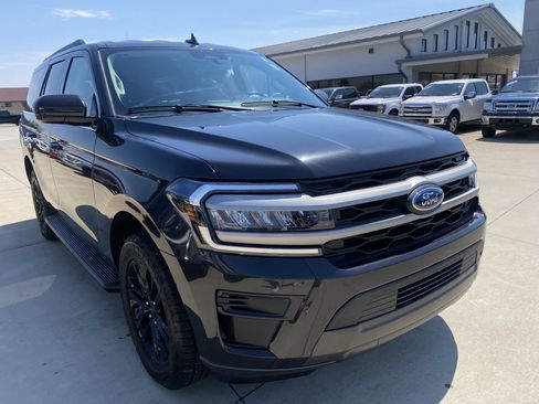 Used 2024 Ford Expedition XLT AWD/4WD image 3