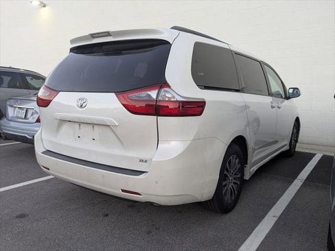Certified 2020 Toyota Sienna XLE Premium image 3