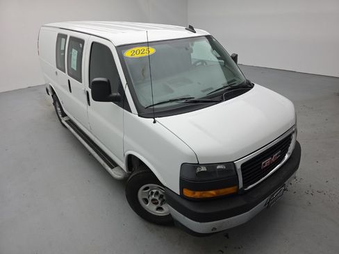 Used 2025 GMC Savana 2500 w/ Driver Convenience Package RWD image 2