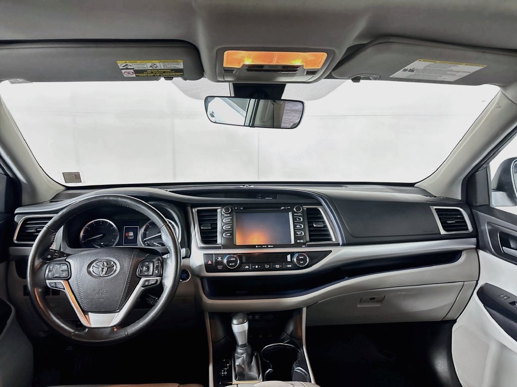 Used 2018 Toyota Highlander XLE AWD/4WD image 12