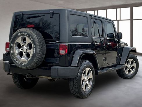 Used 2018 Jeep Wrangler Unlimited Sahara image 3