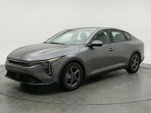 Used 2025 Kia K4 image 3