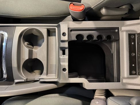 Used 2007 Jeep Commander Sport image 20