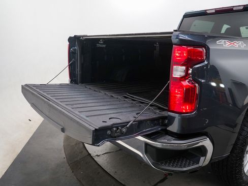 Used 2022 Chevrolet Silverado 1500 LT AWD/4WD image 9