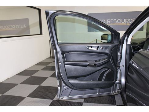 Used 2024 Ford Edge Titanium image 11