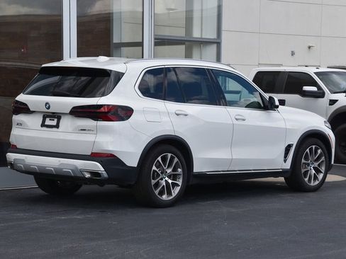Used 2024 BMW X5 xDrive50e image 10