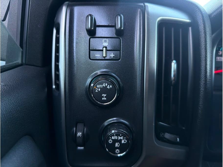 Used 2017 Chevrolet Silverado 1500 LT w/ All Star Edition AWD/4WD image 19
