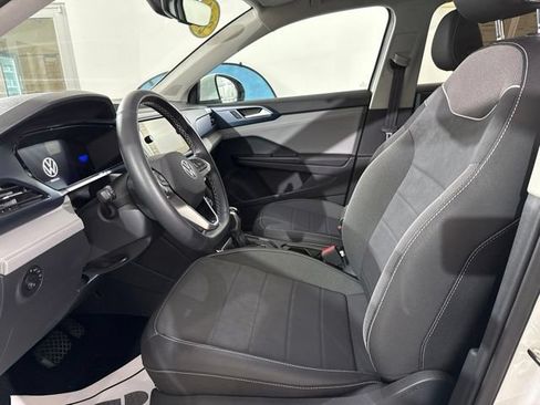 Used 2024 Volkswagen Taos SE w/ Panoramic Sunroof Package AWD/4WD image 15