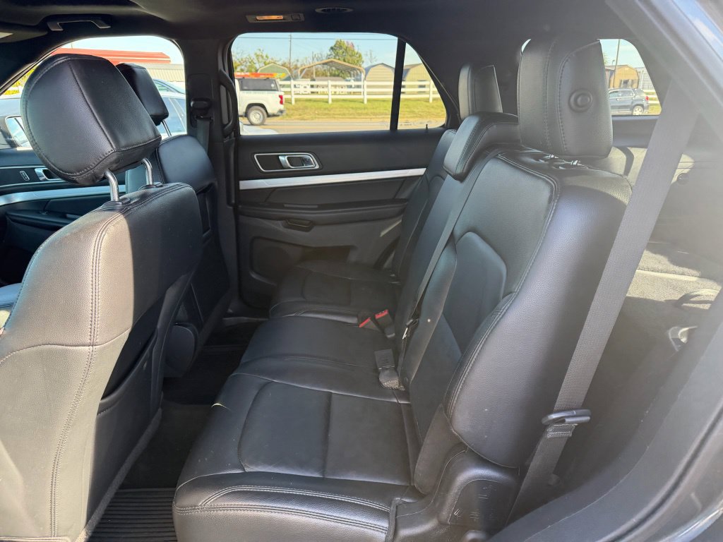 Used 2016 Ford Explorer XLT w/ Equipment Group 202A AWD/4WD image 14