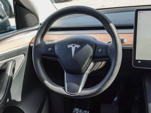 Used 2024 Tesla Model Y Long Range image 13