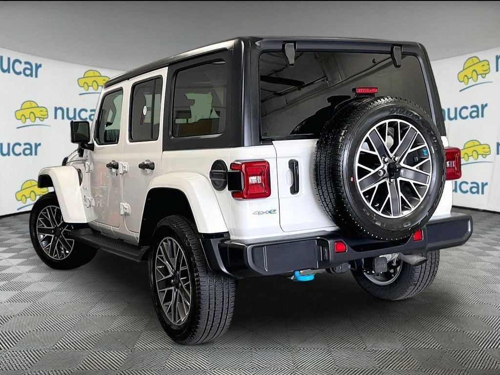 Used 2023 Jeep Wrangler Unlimited Sahara AWD/4WD image 4
