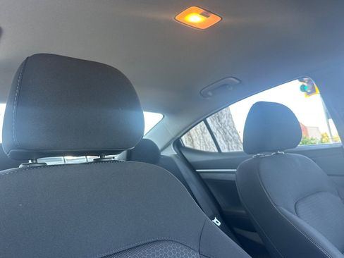 Used 2018 Hyundai Elantra SE FWD image 16