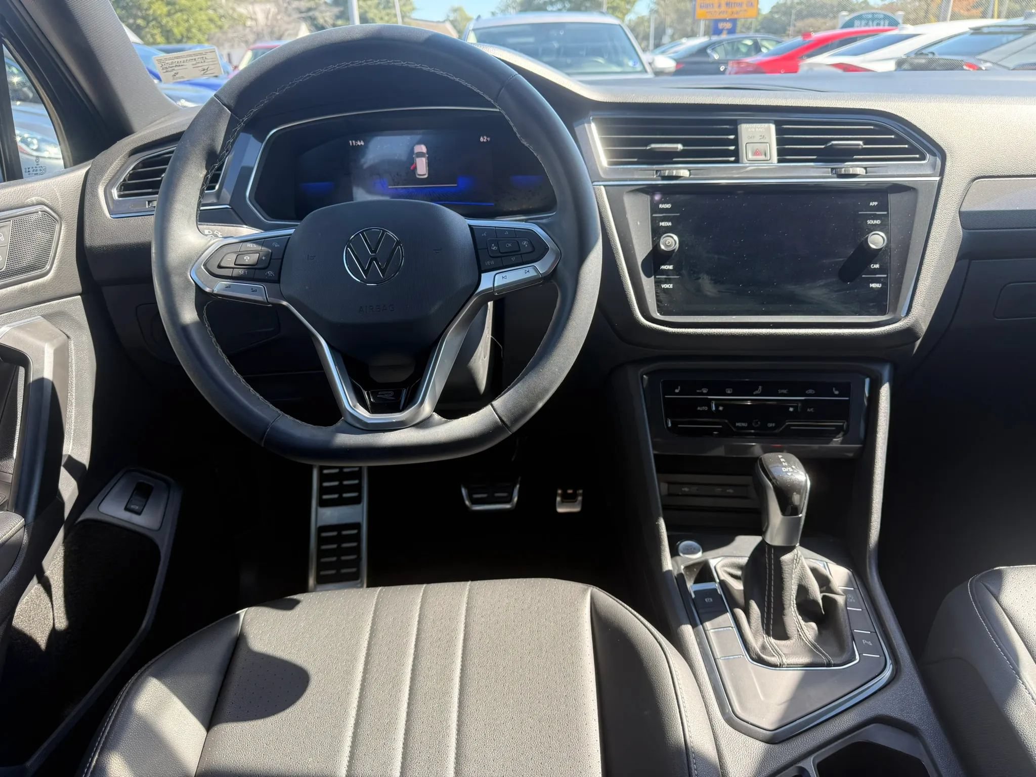 Used 2023 Volkswagen Tiguan SE R-Line FWD image 10