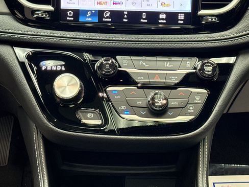 New 2027 Chrysler Pacifica Limited AWD/4WD image 10
