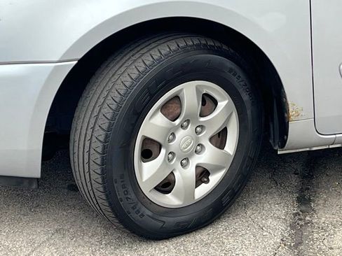 Used 2008 Kia Sedona w/ Convenience Pkg image 3