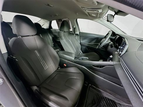 Used 2023 Hyundai Elantra SEL image 12