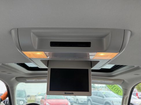 Used 2010 Cadillac Escalade Luxury image 13