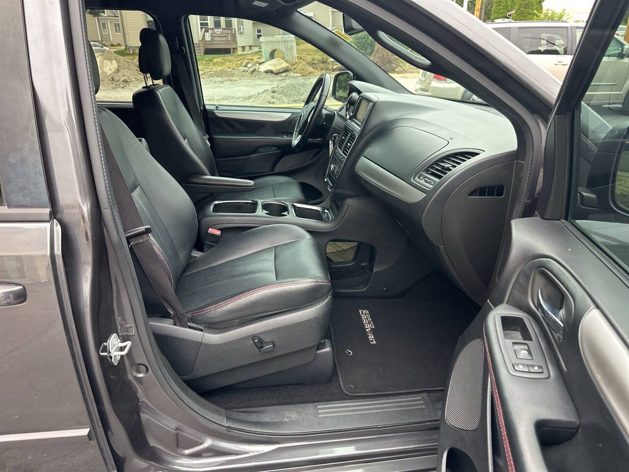Used 2017 Dodge Grand Caravan GT FWD image 13