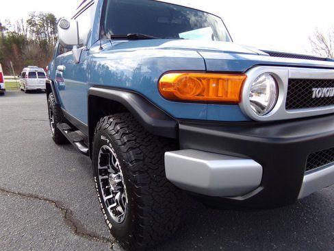 Used 2011 Toyota FJ Cruiser 4WD w/ Convenience Pkg image 4