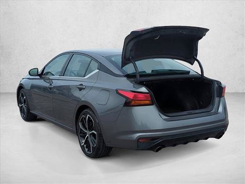 Used 2024 Nissan Altima 2.5 SR FWD image 10