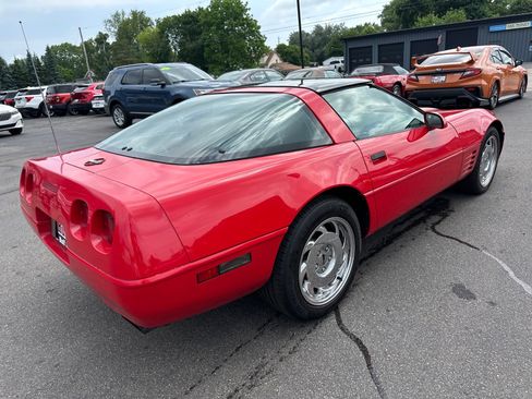 Used 1992 Chevrolet Corvette Coupe RWD image 3