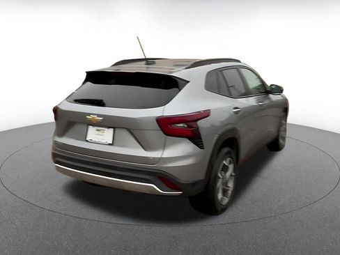 Used 2025 Chevrolet Trax LT image 14