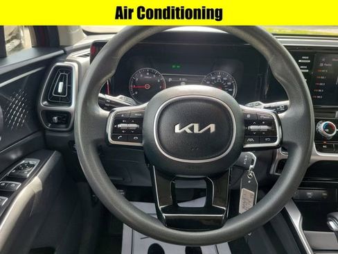 Used 2023 Kia Sorento LX AWD/4WD image 10