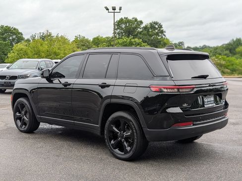 Used 2024 Jeep Grand Cherokee Altitude AWD/4WD image 7