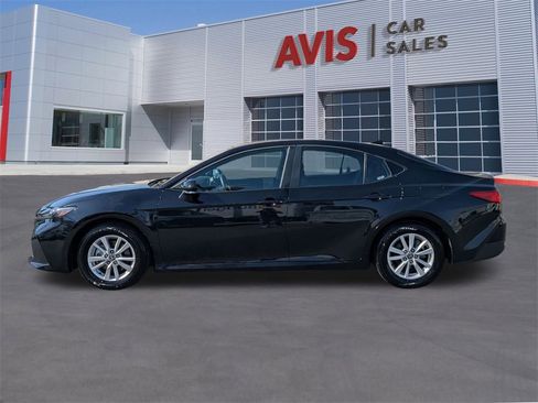 Used 2025 Toyota Camry LE image 10