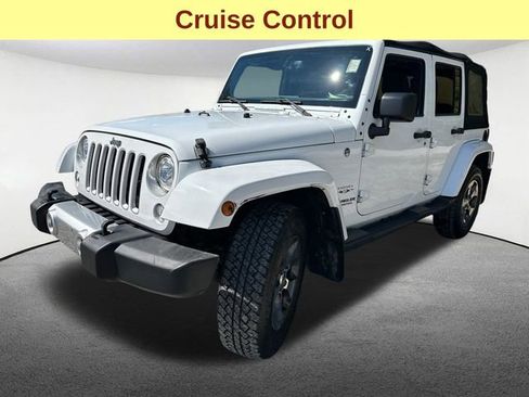 Used 2017 Jeep Wrangler Unlimited Sahara w/ Connectivity Group AWD/4WD image 5