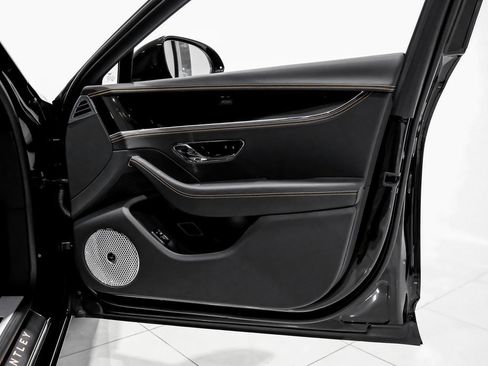 Used 2024 Bentley Flying Spur V8 image 45