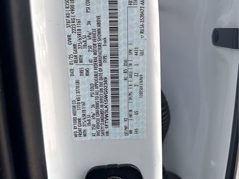 Used 2025 Ford F150 Lightning XLT AWD/4WD image 31