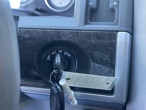 Used 2010 Dodge Grand Caravan SXT image 37