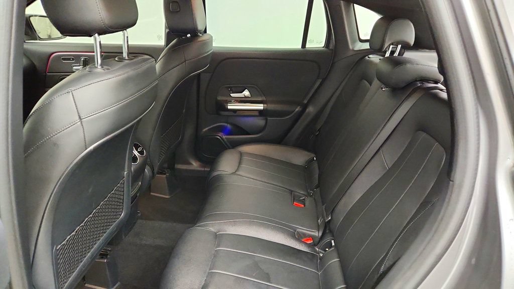 Used 2021 Mercedes-Benz GLA 250 4MATIC w/ Premium Package image 17