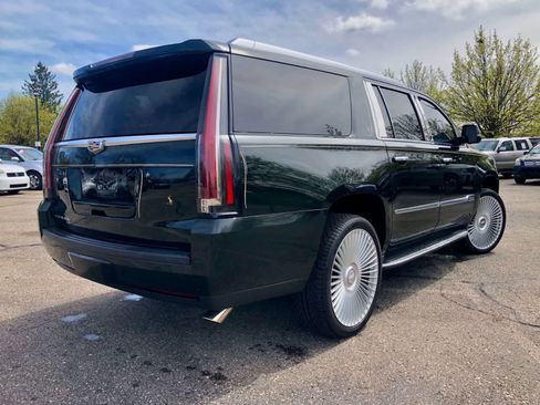 Used 2016 Cadillac Escalade ESV Luxury image 3