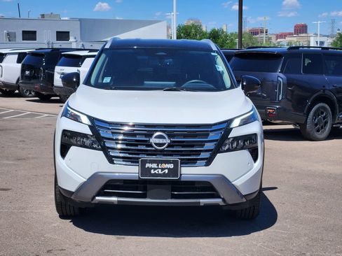 Used 2025 Nissan Rogue SL AWD/4WD image 2