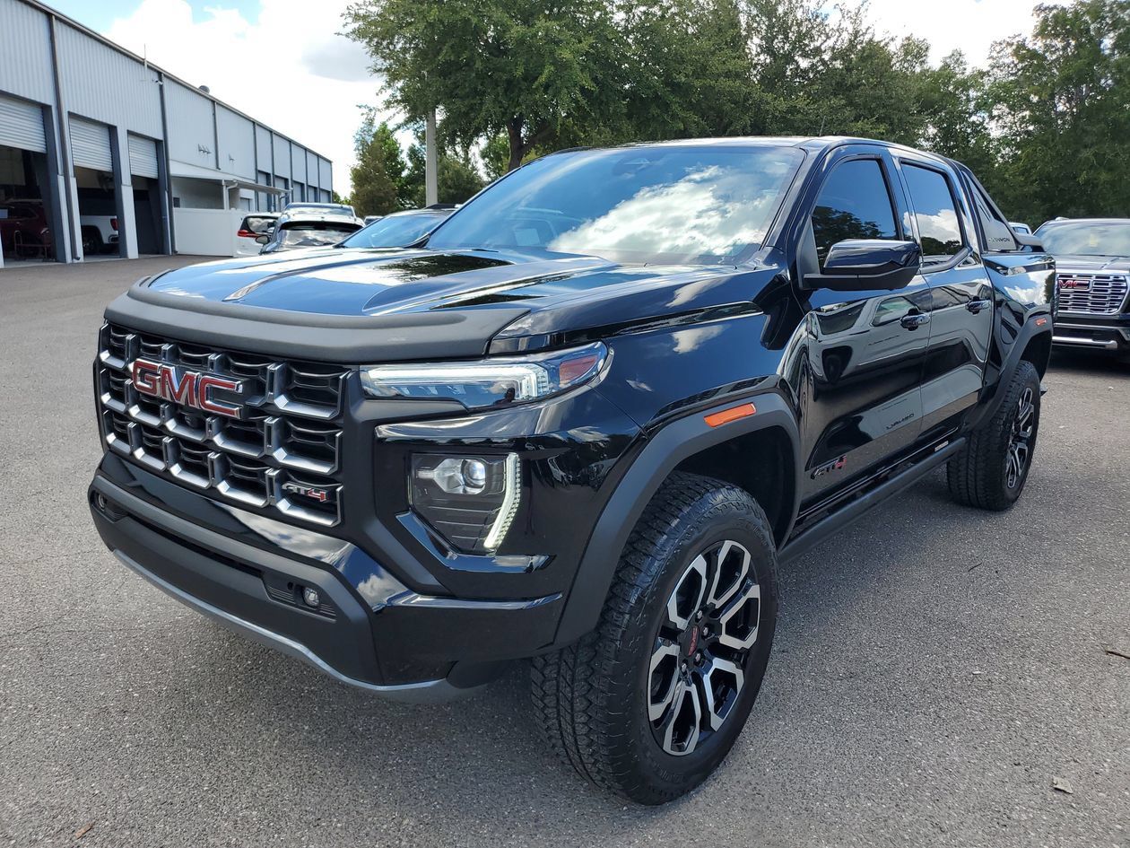 Used 2025 GMC Canyon AT4 w/ Nightfall Edition AWD/4WD image 2